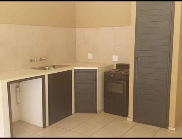 BUSINESS FOR SALE IN KEMPTON PARK EXT 05